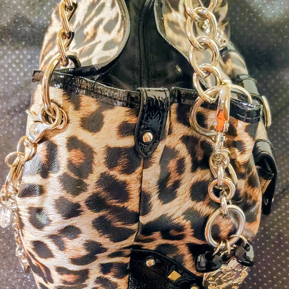 Chic Cheetah Print Shoulder Bag with Chain Straps - Picture 3 of 7